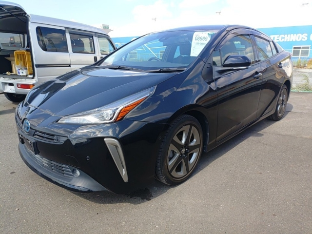 TOYOTA PRIUS 2021