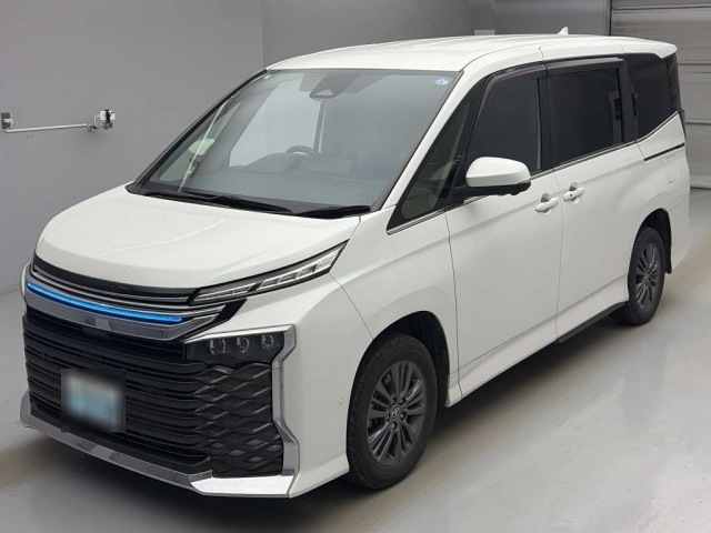 TOYOTA VOXY 2023