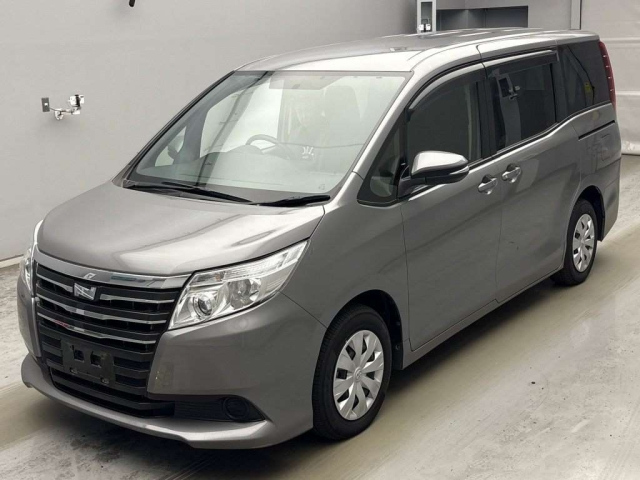 TOYOTA NOAH 2015