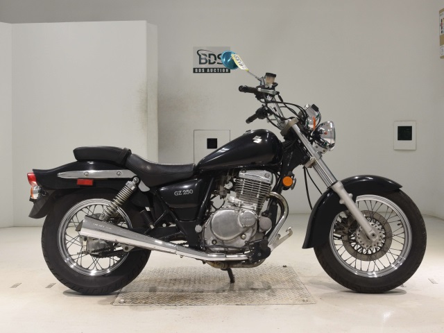 Suzuki GZ250